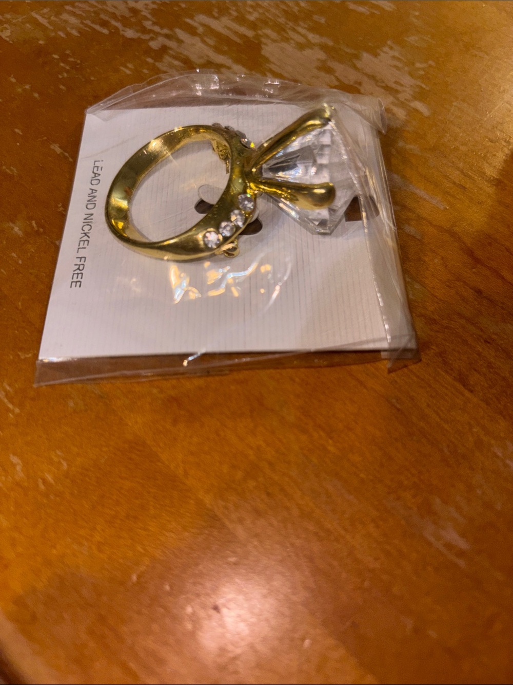 Bling ring pin brooch gold plated with diamond and accents